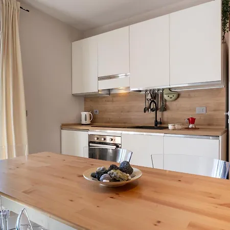 Guesthost - La Romantica - Lovely With Terrace Apartment *