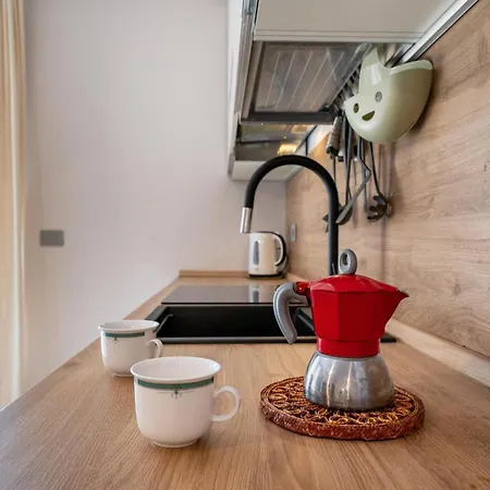 Guesthost - La Romantica - Lovely With Terrace *