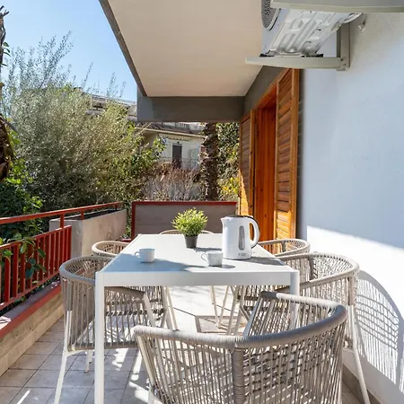 Guesthost - La Romantica - Lovely With Terrace דירה *
