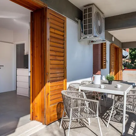 Guesthost - La Romantica - Lovely With Terrace Appartamento Giardini Naxos